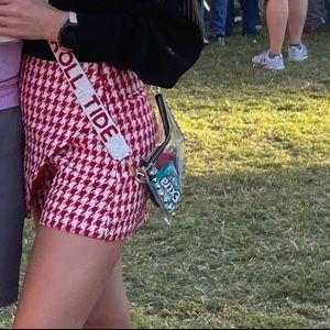 Houndstooth skort in red